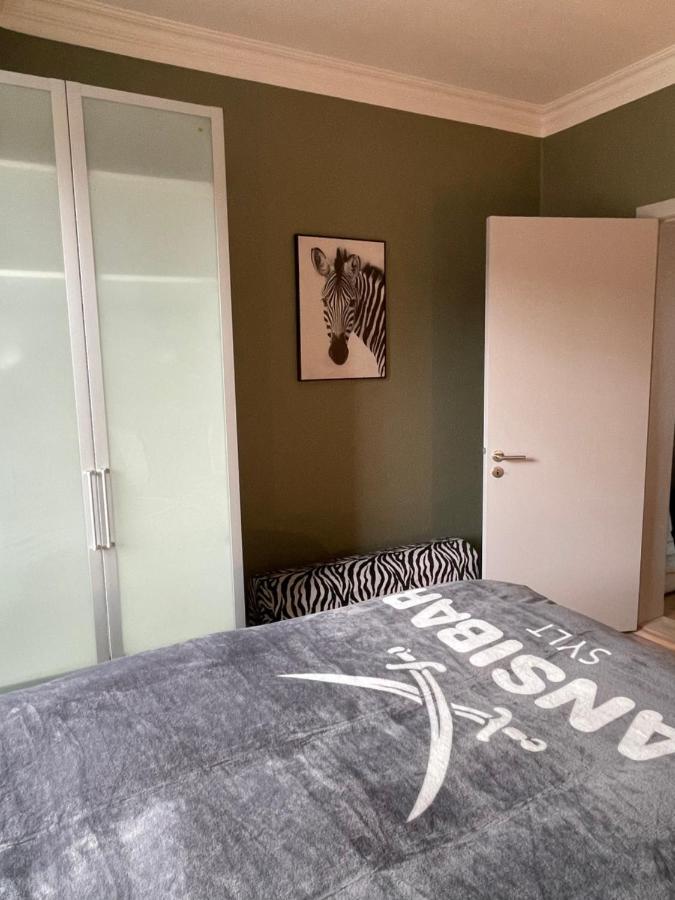 Schoene Grosse 4 Zimmer-Altbauwohnung Kiel Dış mekan fotoğraf