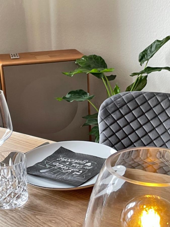 Schoene Grosse 4 Zimmer-Altbauwohnung Kiel Dış mekan fotoğraf